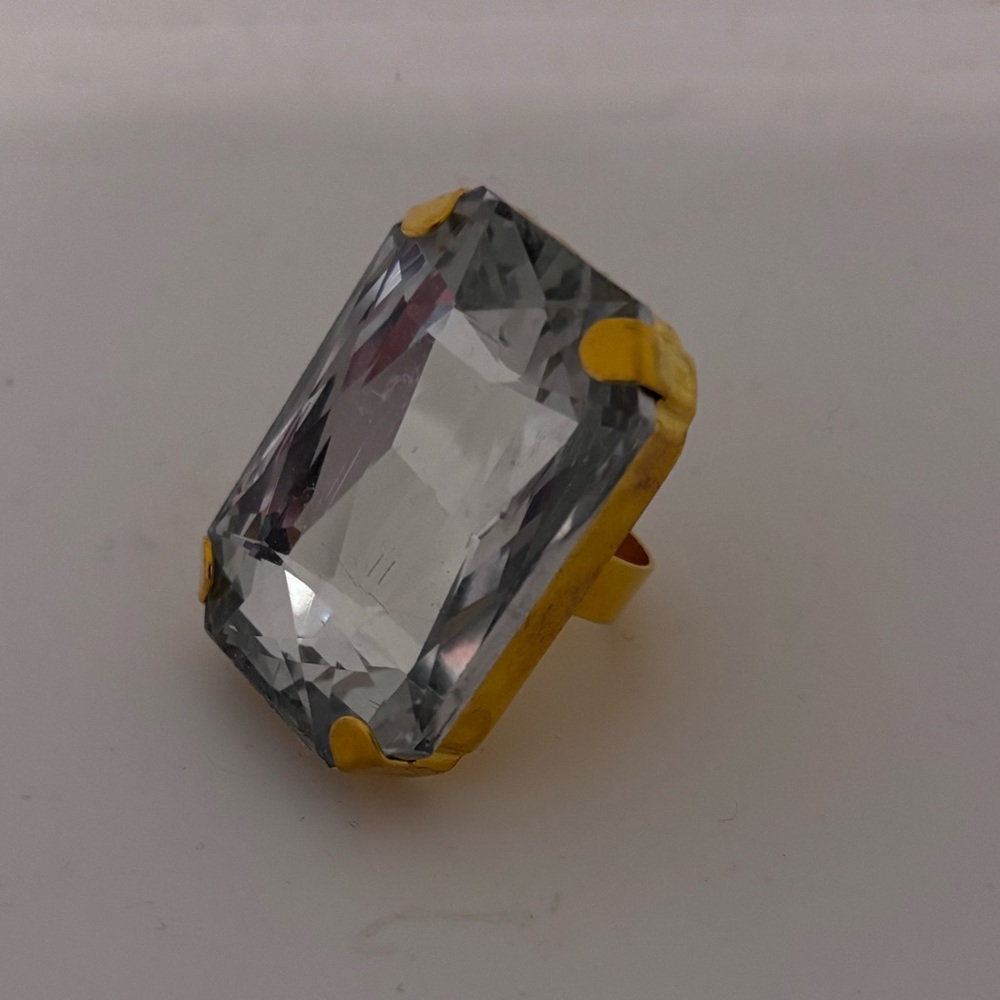 EXAGGERATED EXTRA LARGE CLEAR STONE FASHION RING IN A GOLD SETTING-NEW - Picture 5 of 5
